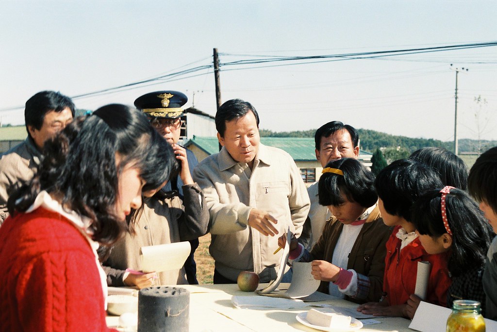 출처 : 경기도 촬영일 : 1984-10-21 이해구 경기도지사 옹진군 영종면,유유면 순시
