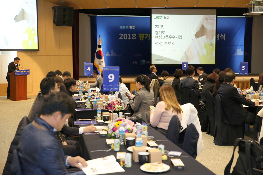 																																						23일 오후 경기도경제과학진흥원(1층) 에서 "경기도 여성고용우수기업 선정식"이 열렸다.																																																																																															
																		
																		
																		
																		
																		
																		
																		