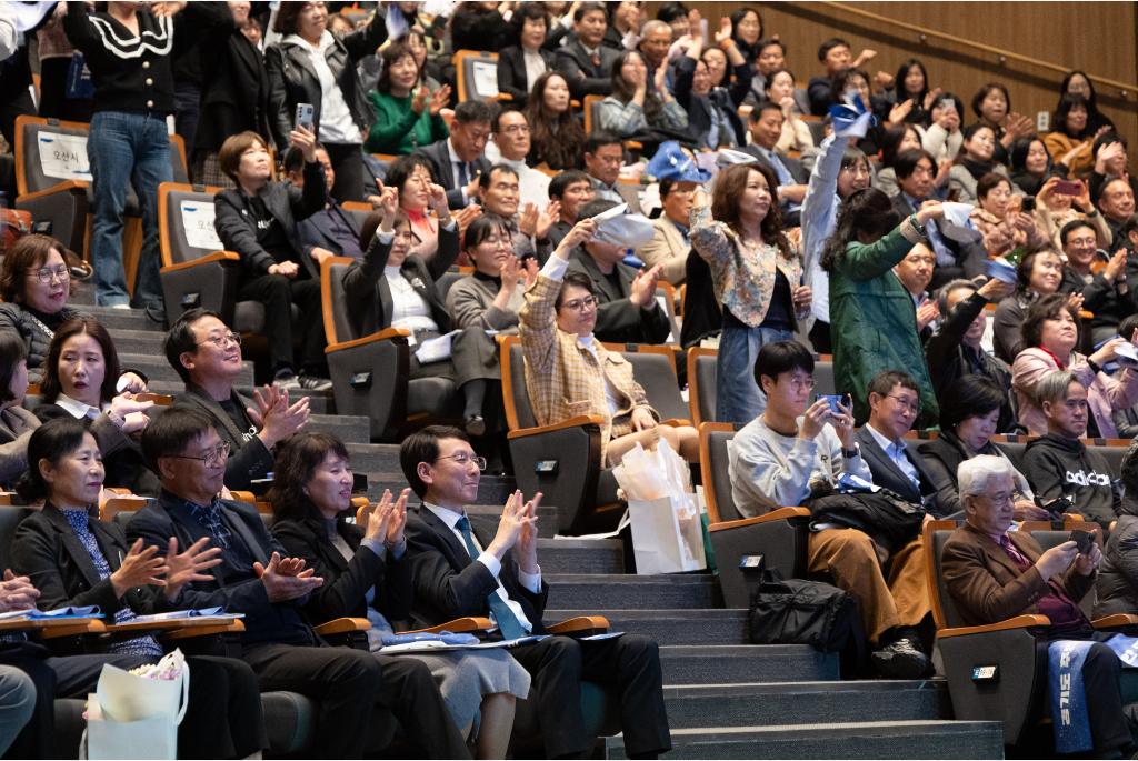 14일 오후 경기도청 다산홀에서 김성중 행정1부지사, 시,군 주민자치위원 등이 참석한 가운데 2025 주민자치 소통•성과 공유회가 열리고 있다.