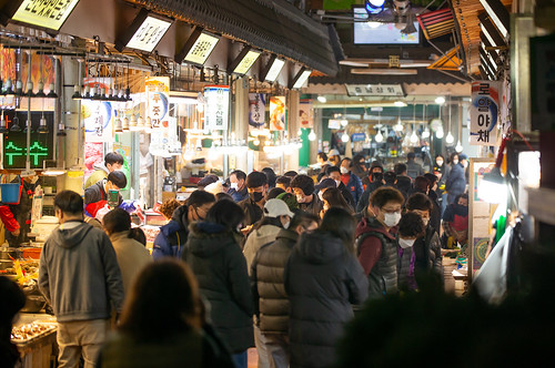 경기도 제2차 재난지원금 효과로 북적이는 설 연휴 전 전통시장