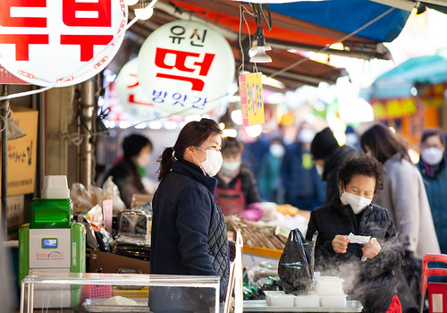 경기도 제2차 재난지원금 효과로 북적이는 설 연휴 전 전통시장